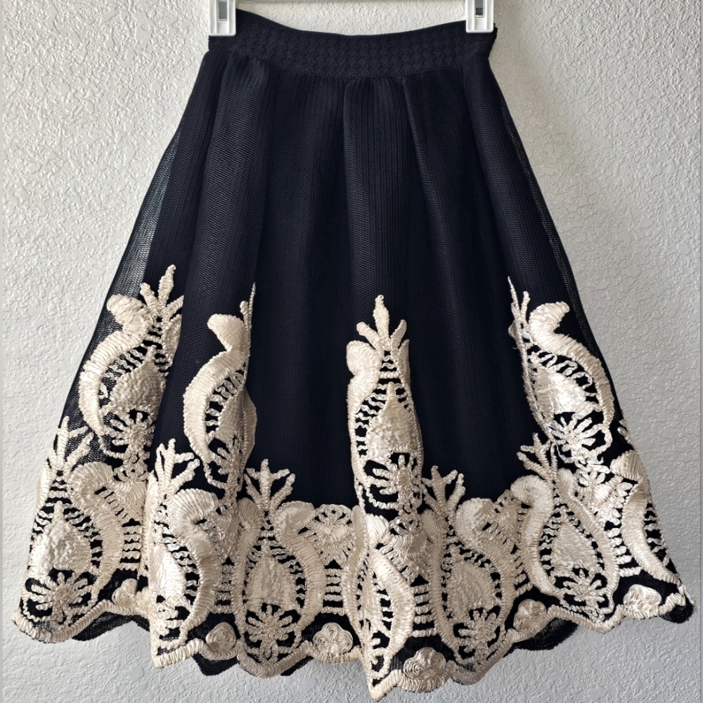 INA [í:na] Elastic Waist Soutache Embroidered Skirt